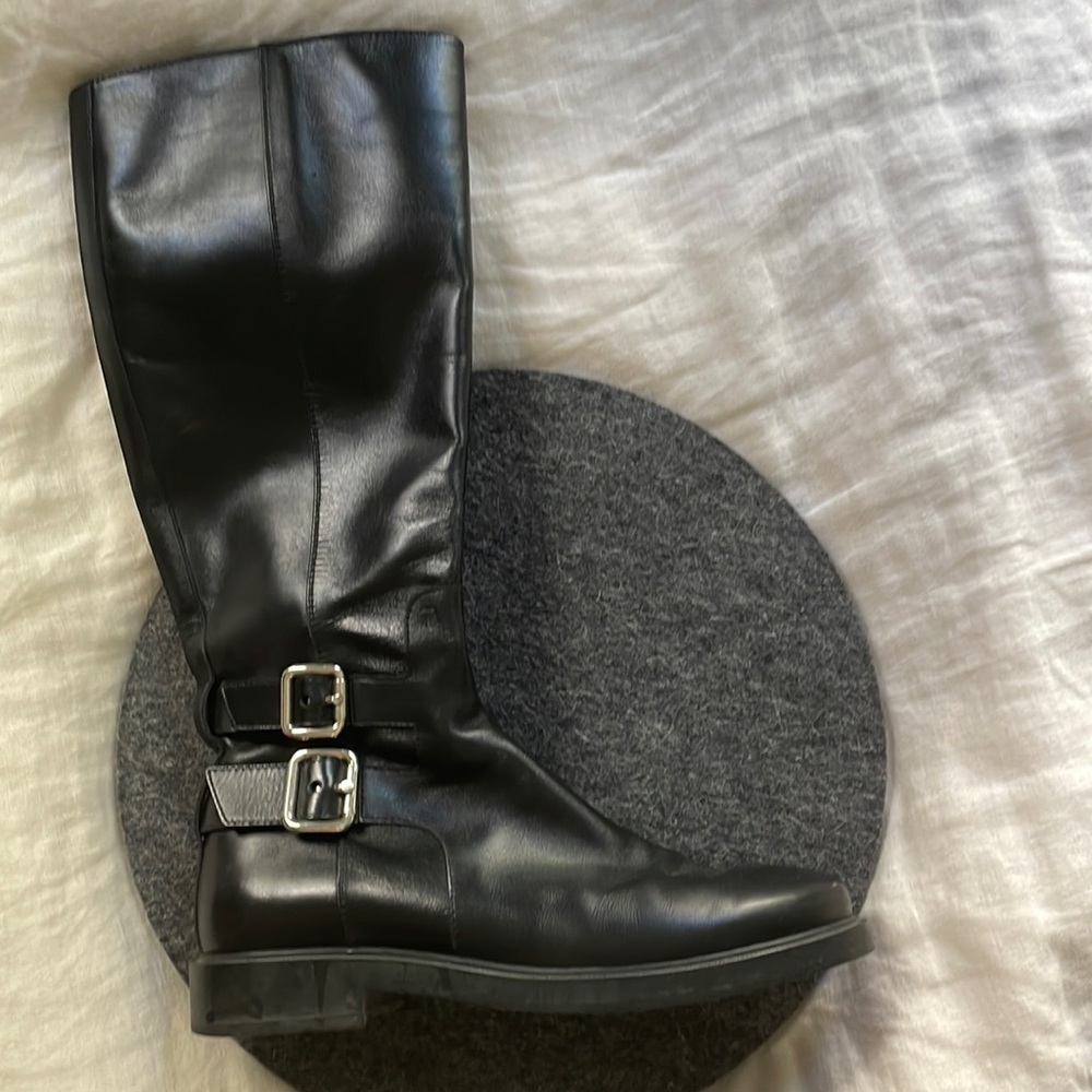 Tod’s Black Boot 37.5 duplicate listing